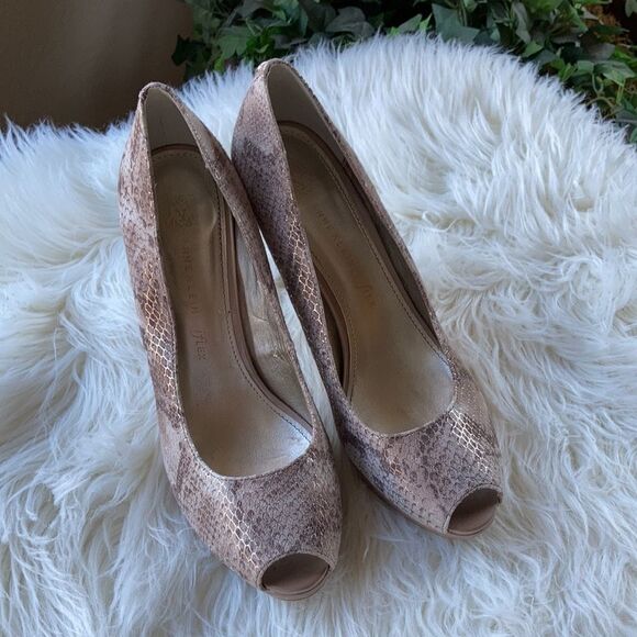 Ann Klein Leather Gold Metallic Snake Peep Toe Four Inch Heel Size 7.5 - Picture 3 of 12
